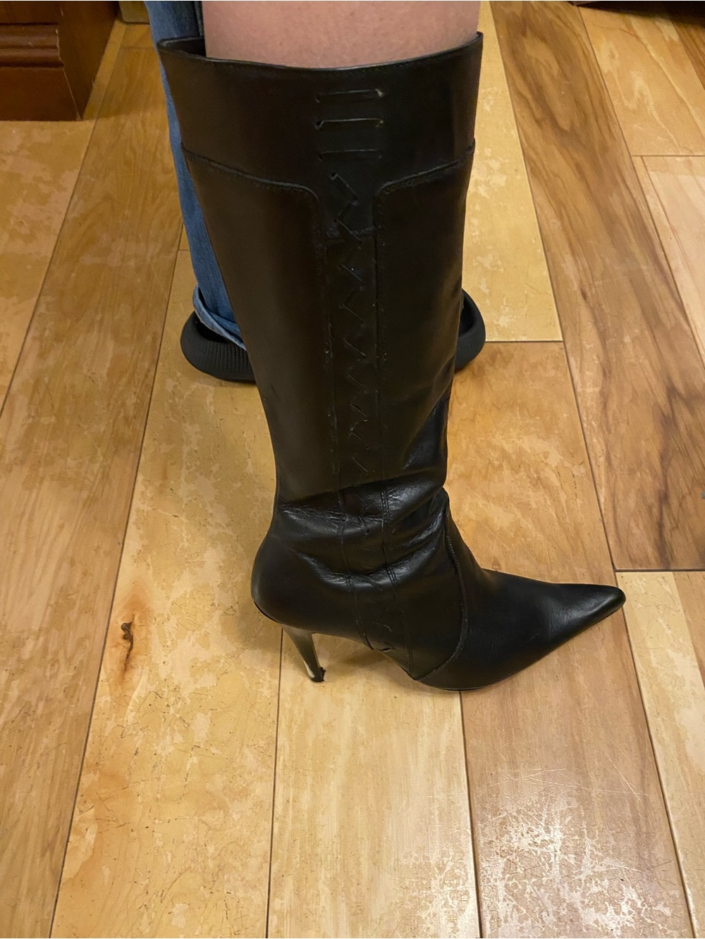 Women's Black Pointed Toe Knee-High Leather Boots